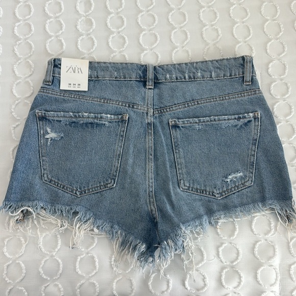 Zara Midrise Jean shorts - Picture 2 of 8